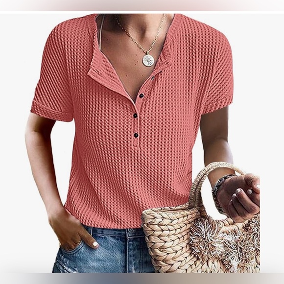 Beautiful NWOT Short Sleeve Henley Waffle Tee - Size S - Picture 3 of 4